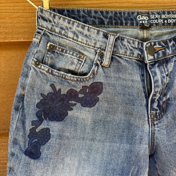 GAP Sexy Boyfriend Fit Embroidered Flowers Blue Jeans Size 6/28 - Picture 5 of 12
